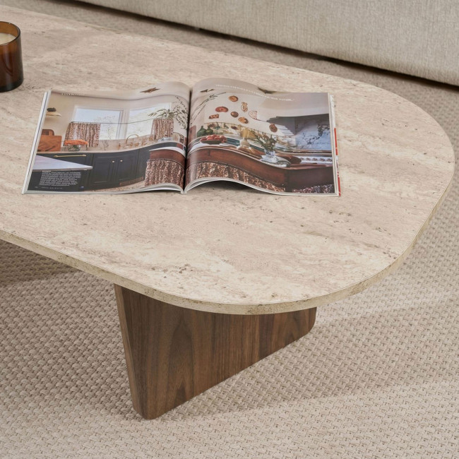 Soma - Table basse ovale en bois et effet travertin 130x65cm