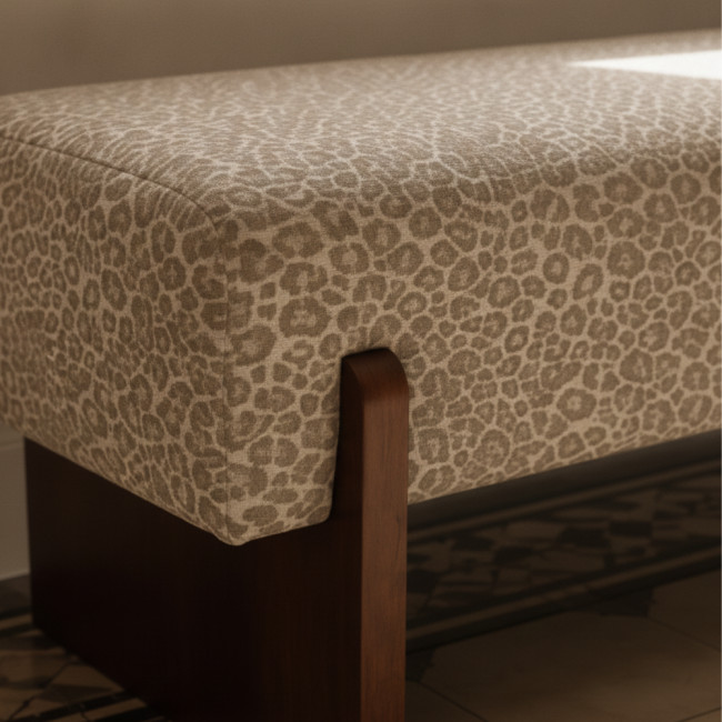 Sally - Banc en tissu imprimé léopard et bois