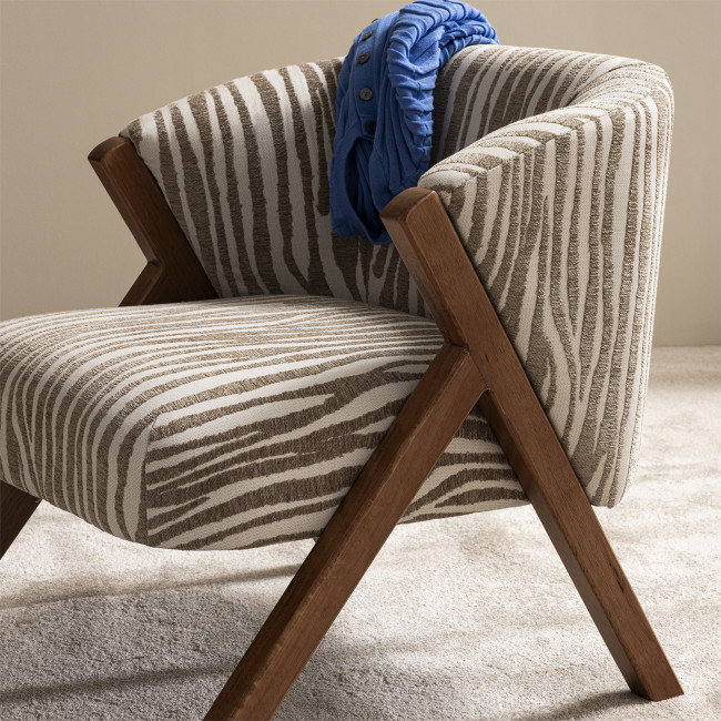 Malou - Fauteuil en tissu et bois imprimé zèbre